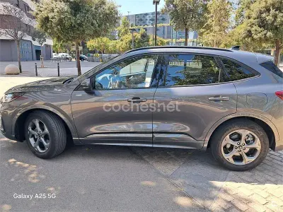 Usado Ford Kuga ST-Line X 180 CV (132 kW) 2025 Gris / plata SUV