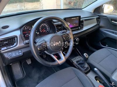 Gris / plata Usado 2023 Kia Rio GT-Line Berlina | 20.200 € (Caro)
