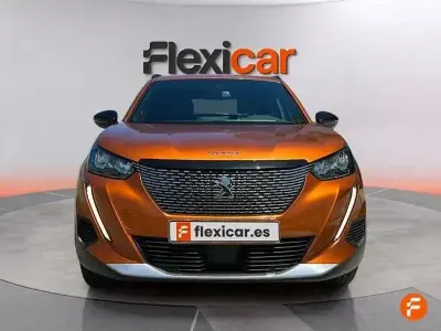Usado Peugeot 2008 Allure 100 CV (73 kW) 2023 Naranja SUV
