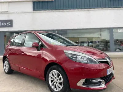 Usado Renault Scénic III Dynamique 110 CV (80 kW) 2013 Granate Monovolumen