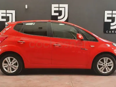 Usado Hyundai ix20 115 CV (84 kW) 2014 Rojo Utilitario