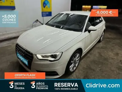 Usado Audi A3 Attraction 105 CV (77 kW) 2013 Blanco Berlina