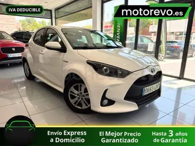 Usado Toyota Yaris Hybrid Business Edition 116 CV (85 kW) 2021 Blanco Berlina