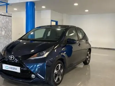 Usado Toyota Aygo x-sky 69 CV (50 kW) 2018 Negro Utilitario