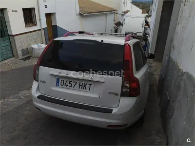 Usado Volvo V50 Drive Kinetic 115 CV (84 kW) 2012 Blanco Familiar