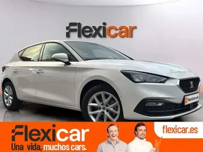 Używany Seat Leon Style 110 KM (80 kW) 2024 Biały Hatchback
