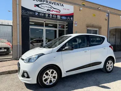 Usado Hyundai i10 Blackline 87 CV (63 kW) 2015 Blanco Utilitario