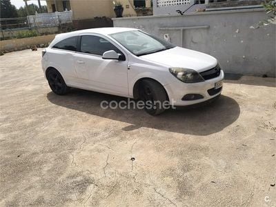 Usado Opel Astra GTC 110 CV (80 kW) 2010 Blanco Berlina
