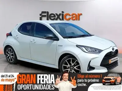 Używany Toyota Yaris Hybrid Style 116 KM (85 kW) 2021 Biały
