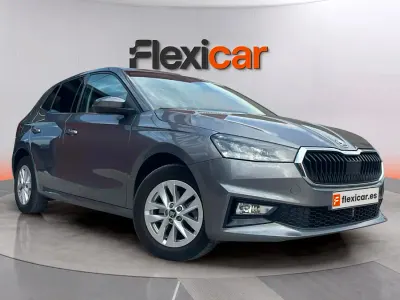 Usado Skoda Fabia Selection 116 CV (85 kW) 2025 Gris Utilitario