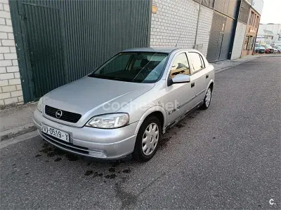 Usado Opel Astra Comfort 100 CV (73 kW) 1999 Gris / plata Berlina