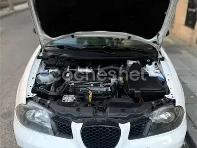Usado Seat Ibiza 100 CV (73 kW) 2004 Blanco Utilitario