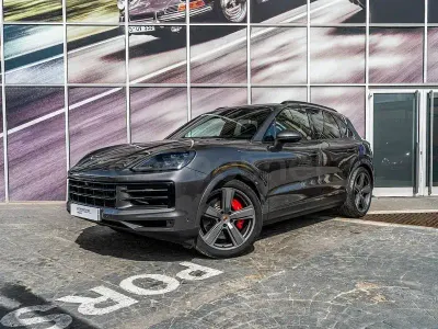 Usado Porsche Cayenne S 474 CV (348 kW) 2025 Gris / plata SUV