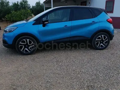Usado Renault Captur Zen 90 CV (66 kW) 2016 Azul SUV