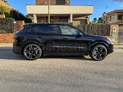 Käytetty Porsche Cayenne Turbo 550 HP (404 kW) 2019 Musta Katumaasturi