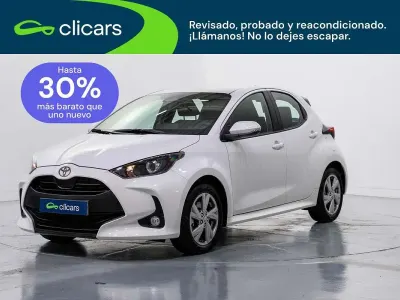 Usado Toyota Yaris Hybrid Active 75 CV (55 kW) 2025 Blanco Berlina