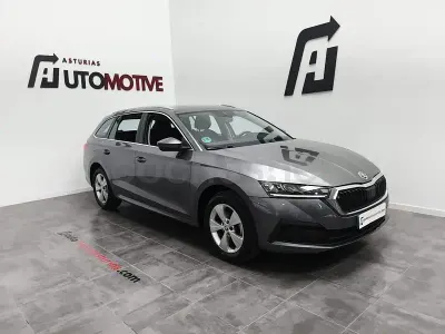 Usado Skoda Octavia Sport 150 CV (110 kW) 2022 Gris / plata Familiar