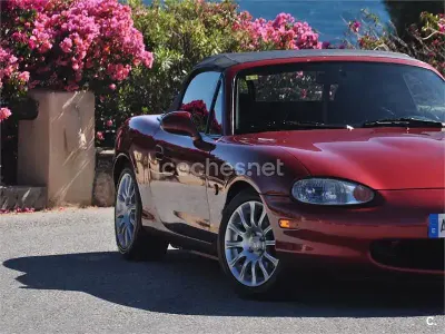 Usado Mazda MX5 90 CV (66 kW) 1998 Granate Descapotable