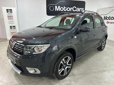 Usado Dacia Sandero Essentiel 100 CV (73 kW) 2021 Gris / plata Berlina