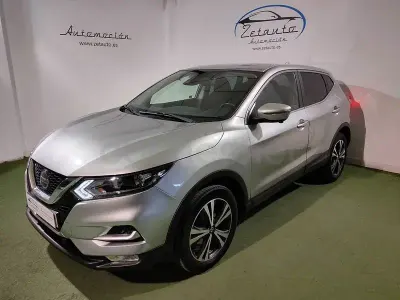 Usado Nissan Qashqai N-Connecta 130 CV (95 kW) 2018 Gris / plata SUV