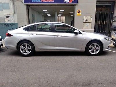 Usado Opel Insignia Selective 136 CV (100 kW) 2020 Gris / plata Berlina