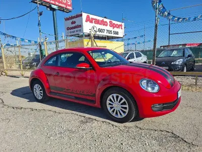 Usado VW Beetle 105 CV (77 kW) 2015 Rojo Utilitario