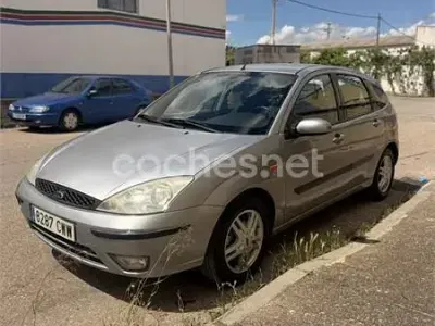 Używany Ford Focus Trend 100 KM (73 kW) 2004 Szary Sedan/Limuzyna