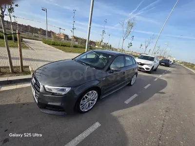 Usado Audi A3 S-Line 116 CV (85 kW) 2018 Gris / plata Berlina
