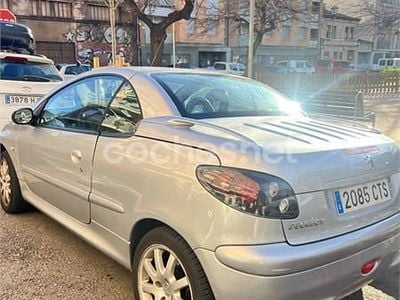 Usado Peugeot 206 CC 110 CV (80 kW) 2003 Gris / plata Descapotable