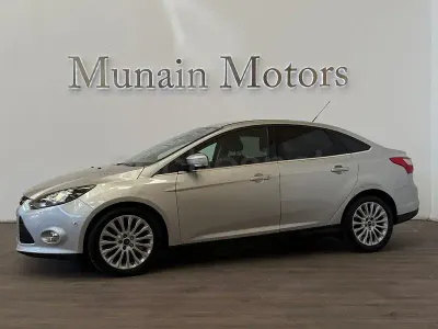 Käytetty Ford Focus Titanium 115 HP (84 kW) 2011 Harmaa Sedan
