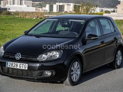 Usado VW Golf VI 105 CV (77 kW) 2010 Negro Utilitario