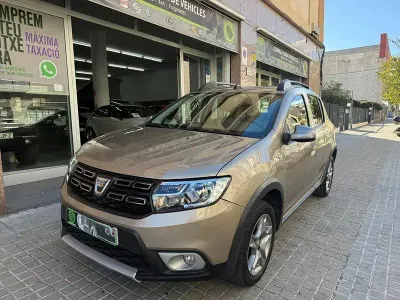 Usado Dacia Sandero Essentiel 90 CV (66 kW) 2020 Beige Berlina