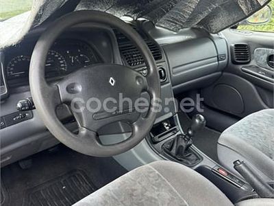 Usado Renault Laguna 95 CV (69 kW) 1996 Gris / plata Berlina