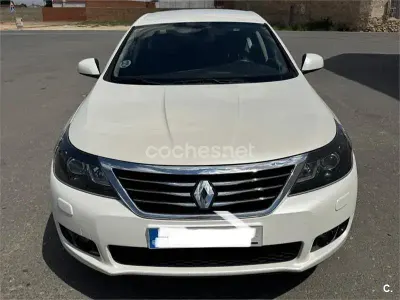 Usado Renault Latitude Privilege 150 CV (110 kW) 2014 Blanco Berlina