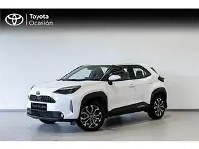 Usado Toyota Yaris Hybrid Active 116 CV (85 kW) 2022 Blanco