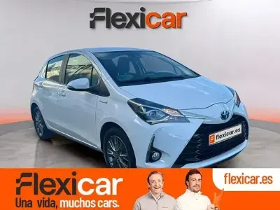 Usado Toyota Yaris Hybrid Active 100 CV (73 kW) 2020 Blanco