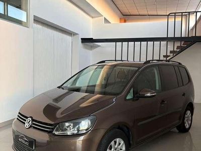 Usado VW Touran Advance 105 CV (77 kW) 2014 Marrón Monovolumen