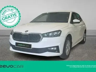 Usado Skoda Fabia Selection 95 CV (69 kW) 2024 Blanco Utilitario