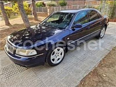 Usado Audi A8 150 CV (110 kW) 2001 Azul Berlina