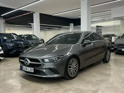 Usado Mercedes CLA200 163 CV (119 kW) 2022 Gris / plata Berlina