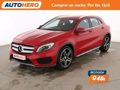 Usado Mercedes GLA220 AMG line 170 CV (125 kW) 2015 Rojo SUV