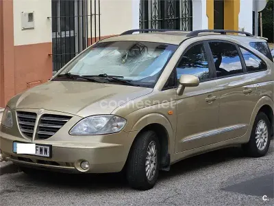 Usado SsangYong Rodius Limited 165 CV (121 kW) 2007 Beige Monovolumen