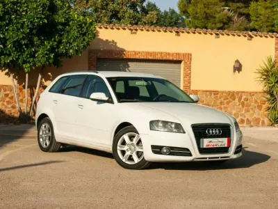 Usado Audi A3 Sportback Ambition 105 CV (77 kW) 2012 Blanco Utilitario
