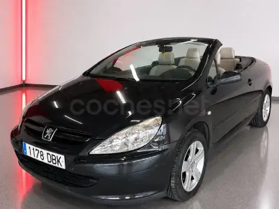 Usado Peugeot 307 CC 138 CV (101 kW) 2005 Negro Descapotable