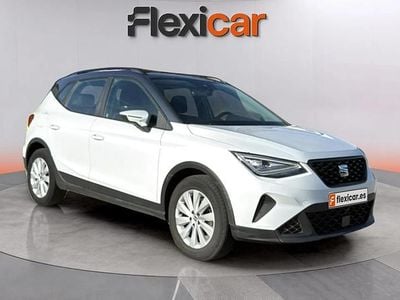 Usado Seat Arona Style 110 CV (80 kW) 2022 Blanco SUV