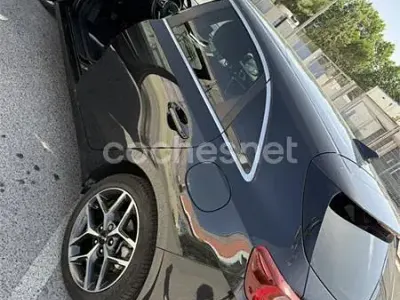 Usado Kia Ceed 100 CV (73 kW) 2021 Negro Utilitario
