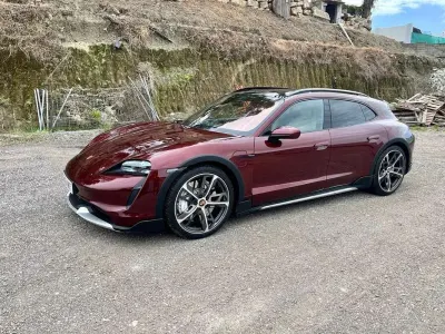 Usado Porsche Taycan Sport Turismo 500 kW (680 CV) 2021 Rojo Familiar