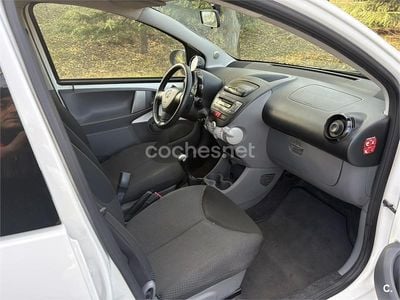 Usado Toyota Aygo Live 68 CV (50 kW) 2011 Blanco Utilitario