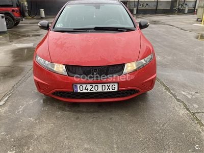 Usado Honda Civic Comfort 140 CV (102 kW) 2006 Rojo Berlina