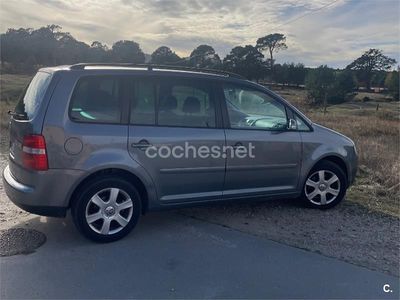 Gris / plata Usado 2006 VW Touran Highline Monovolumen | 7599 € (Un poco caro)